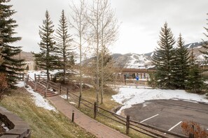 Property grounds - Sunvail Condos 12A - Remodeled, Platinum Rated Condo - Minutes from the Slopes! (Vail)
