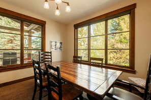 Dining - Unbeatable Location, Hot Tub, Luxury Townhome Park City Silver Star Ultimate! Ski In- Out! (Park City)