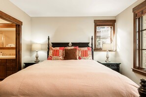 4 bedrooms, iron/ironing board, free WiFi, bed sheets - Unbeatable Location, Hot Tub, Luxury Townhome Park City Silver Star Ultimate! Ski In- Out! (Park City)