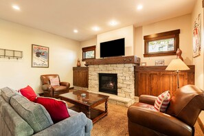 TV, fireplace, stereo - Unbeatable Location, Hot Tub, Luxury Townhome Park City Silver Star Ultimate! Ski In- Out! (Park City)