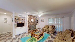 Smart TV, DVD player - JEKYLL HYDE AWAY 5 bedrooms, 4.5 bathrooms (Jekyll Island)