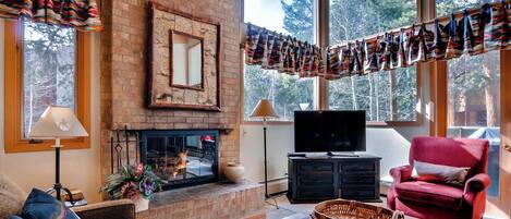 Téléviseur à écran plat, foyer