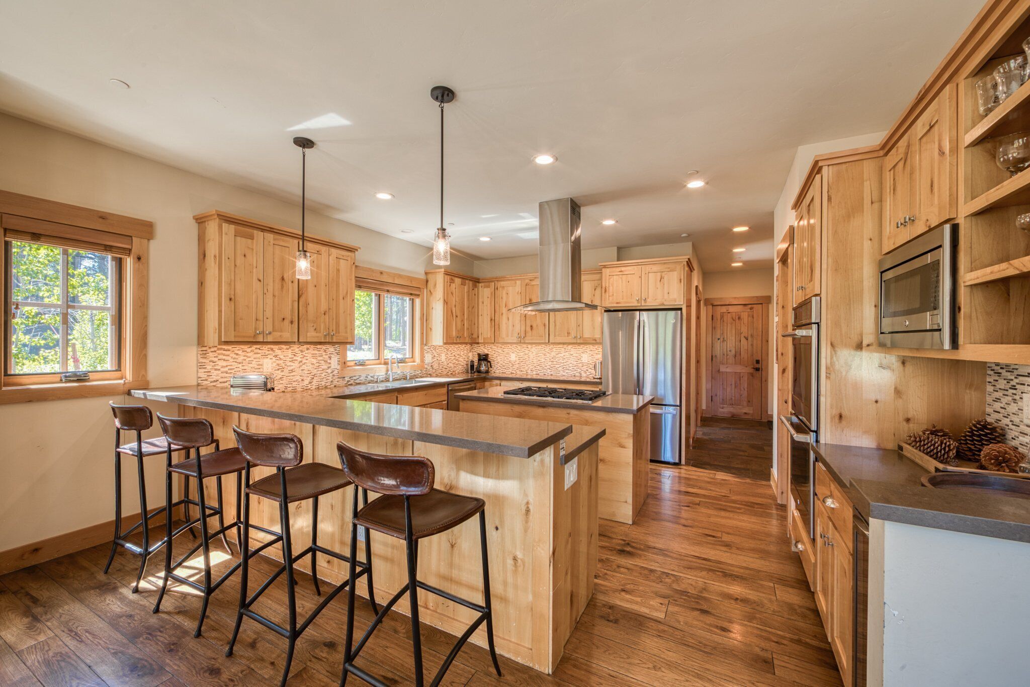 雪櫃、微波爐、焗爐、爐具