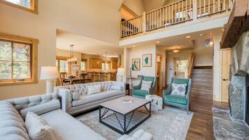 电视、壁炉、立体声音响