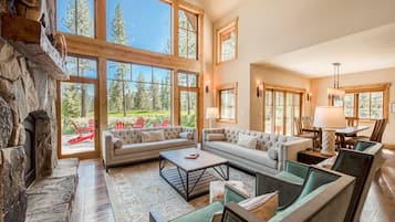 电视、壁炉、立体声音响