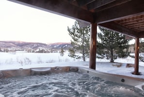 Bañera de hidromasaje al aire libre