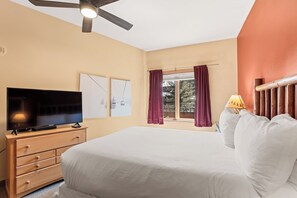 1 bedroom, iron/ironing board, internet, bed sheets - Short Walk to Lifts, Shops, and Dining! Private Balcony with Slope Views (Keystone)