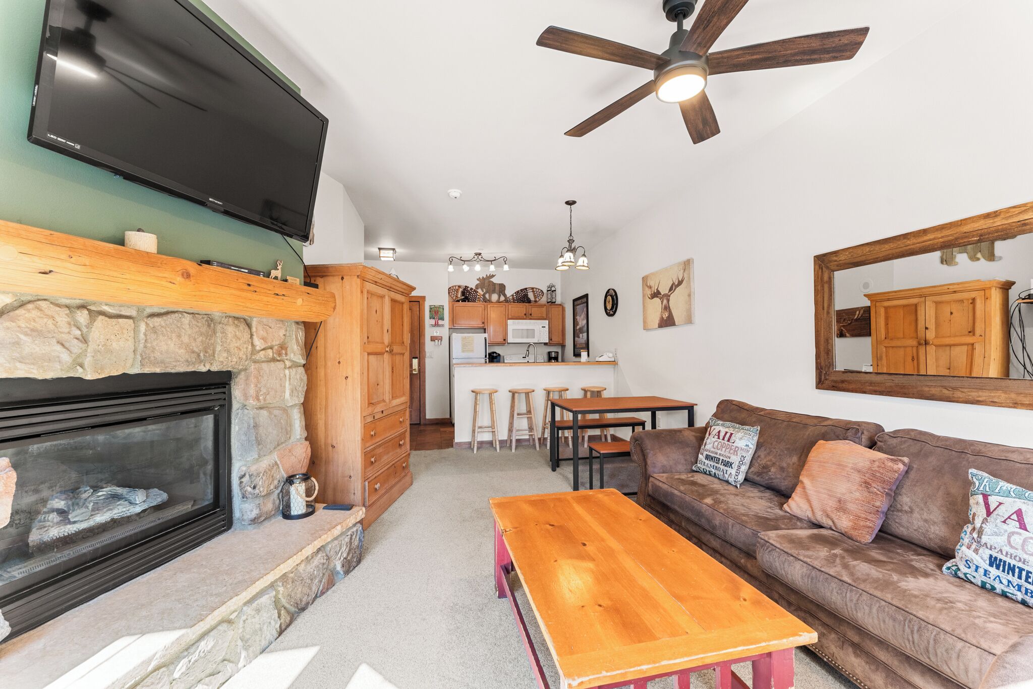 Televisio, takka, DVD-soitin