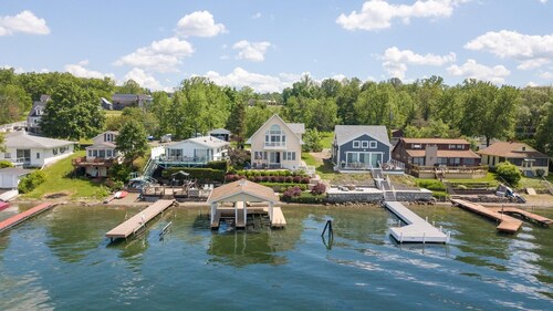 Crystal Palace: Prime Keuka Lake Location!