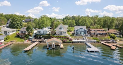 Crystal Palace: Prime Keuka Lake Location!