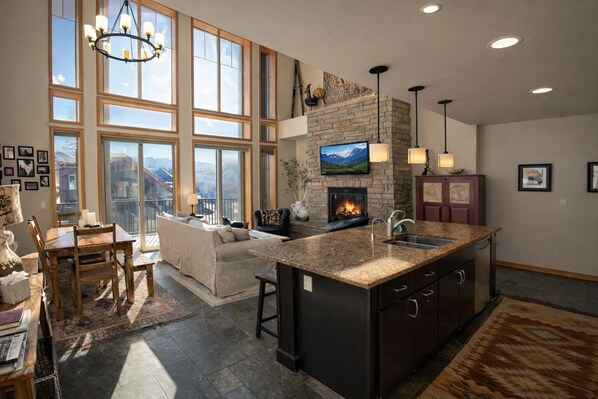 TV, fireplace, DVD player, books