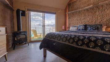 3 slaapkamers, een strijkplank/strijkijzer, internet, beddengoed