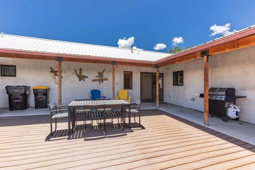 • Dog Friendly • Walk to Everything • Great Outdoor Space!