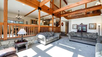 Televisión, chimenea, reproductor de DVD, videoteca