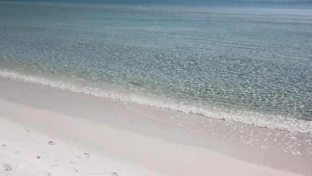A beach with clear water and white sand. - Charming 2BR Beach Villa! GOLF CART, Tram, Beach, Pool, Porch, Near Baytowne. (Destin)