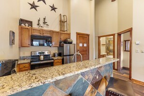 Coffee/tea maker, fridge, microwave, oven - River Run Condo, Updated Kitchen, Village Views, Walking Distance to Resort (Keystone)