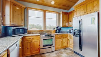 ثلاجة، ميكروويف، فرن، موقد طهي مسطح