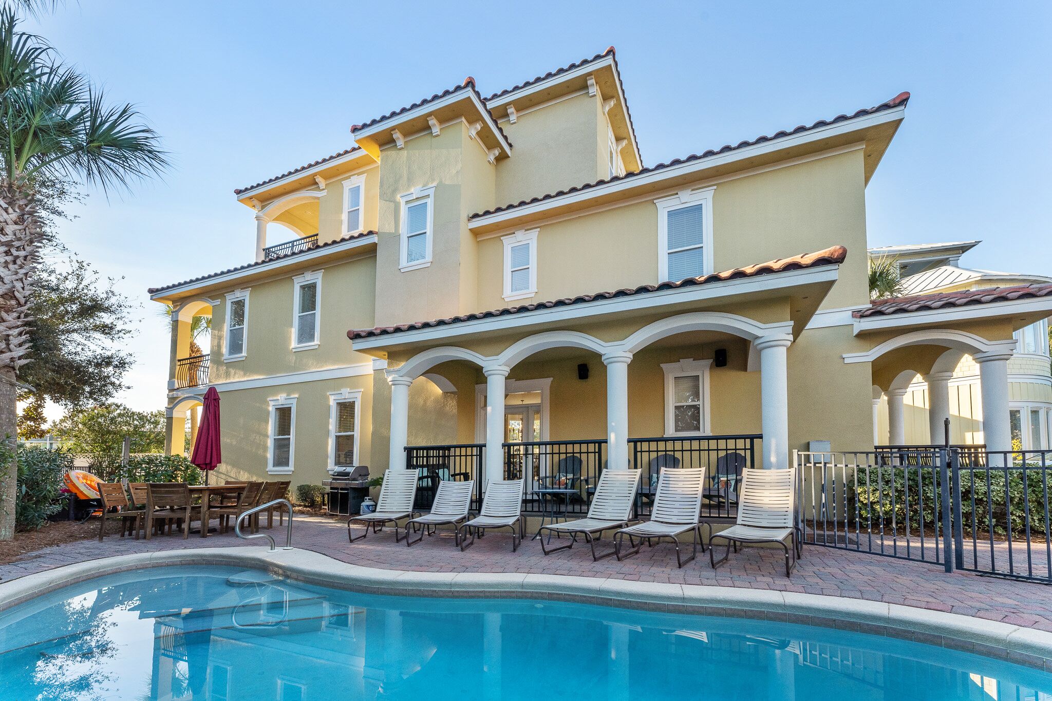 حمّام سباحة مُدفَّأ