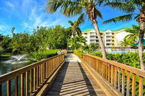 Property grounds - Sunrise Suites Condo with Balcony - Shared Pool, Hot Tub, Tennis, Free Parking (Key West)
