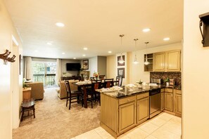 Dining - Enjoy Luxury Resort Amenities in the Heart of Old Town Park City! Snowblaze 208 (Park city)