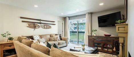 Televisión LED, chimenea, consola de videojuegos