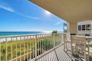 Outdoor dining - Recently updated 2 bedroom-Beach Front Condo-Sleeps 6-Beach Service Included!! (Fort Walton Beach)