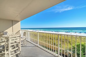 Outdoor dining - Recently updated 2 bedroom-Beach Front Condo-Sleeps 6-Beach Service Included!! (Fort Walton Beach)