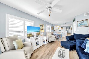 TV - Recently updated 2 bedroom-Beach Front Condo-Sleeps 6-Beach Service Included!! (Fort Walton Beach)