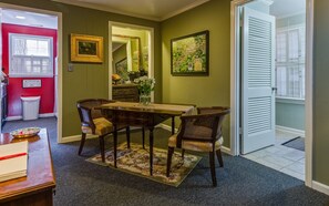 Dining - Studio Home, Walk to Downtown Franklin, Pets, Big Yard & Operated by Locals (Franklin)