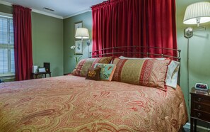 1 bedroom, iron/ironing board, free WiFi, bed sheets - Studio Home, Walk to Downtown Franklin, Pets with fee, Veteran Owned (Franklin)