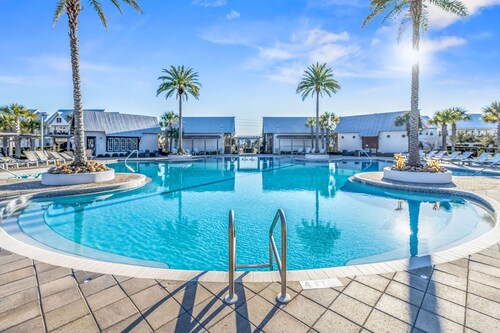 "Seas The Day 30A" at Prominence - Sleeps 9 - Six Seater Golf Cart Included