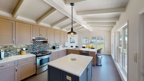 Roanoke 4 bedrooms, 3 bathrooms