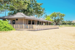 Exterior - 2 Bedroom 2 Bath 1600 sq ft at Kaanapali Beach, walk Whaler's Village (Lahaina)