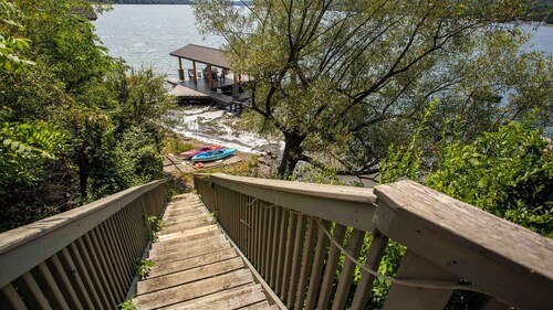 Chateau Esperanza: "A Relaxing Lakeside Retreat"