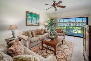 Televisión, reproductor de DVD y estéreo 