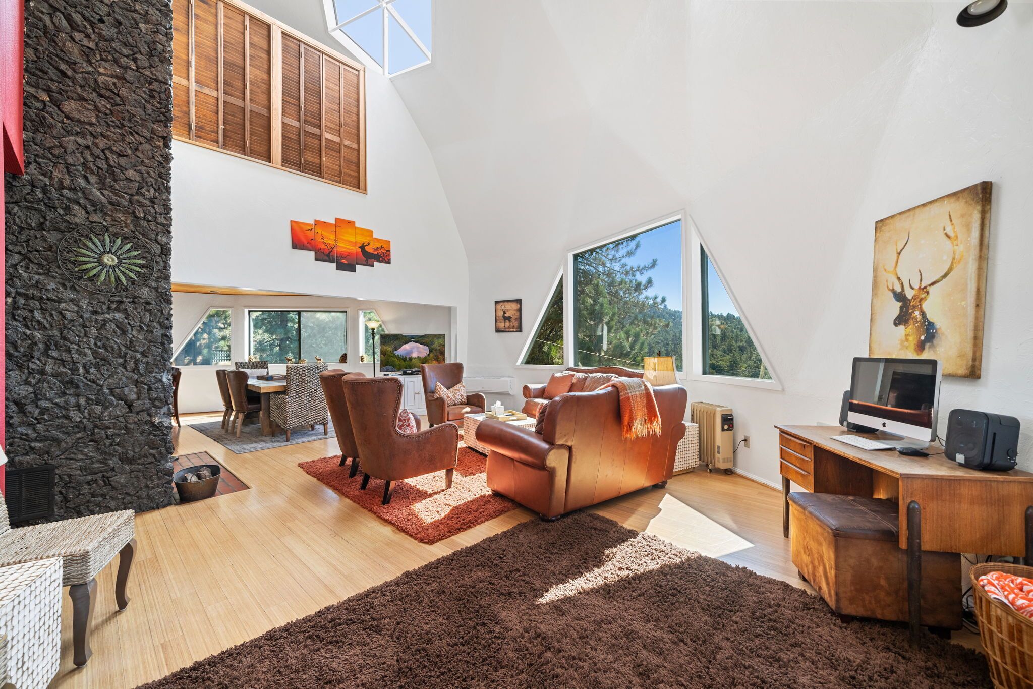 Fernseher, Kamin, Videospiele, DVD-Player