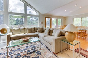 TV, fireplace, books