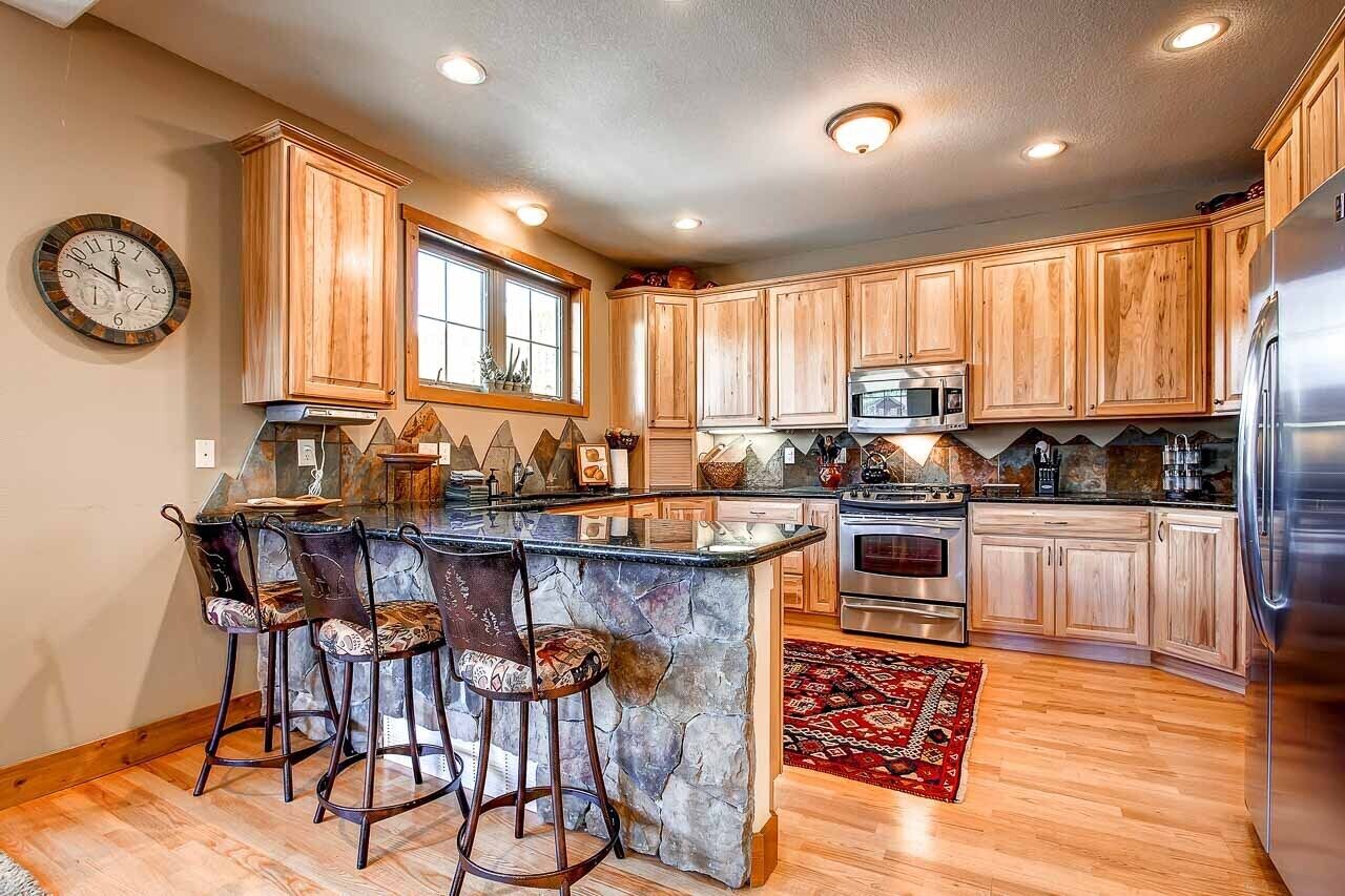 Frigorífico, microondas, placa de cocina y lavavajillas