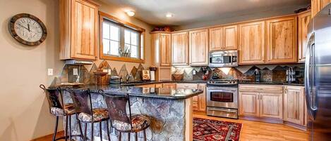 Fridge, microwave, stovetop, dishwasher