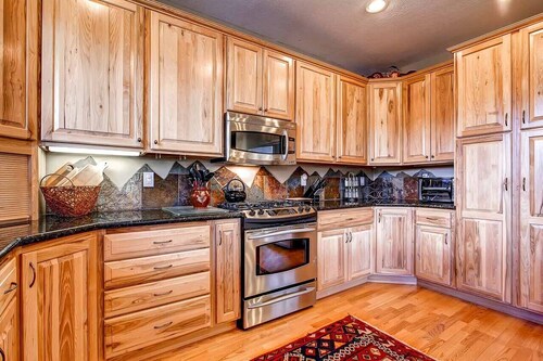 Rachel Lane Home: Views, Style, Hot Tub