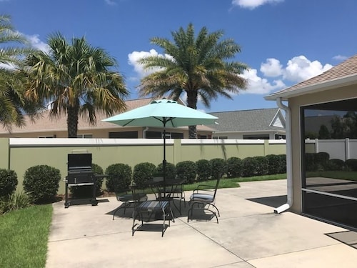 Walk To Lake Sumter Landing From This Amazing Villa w/Bikes, WiFi, Golf Cart!