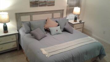 3 bedrooms, desk, iron/ironing board, free WiFi