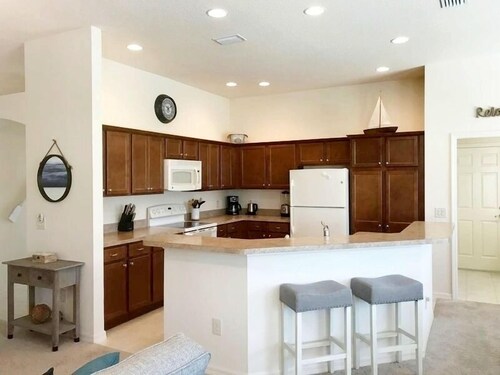 Walk To Lake Sumter Landing From This Amazing Villa w/Bikes, WiFi, Golf Cart!