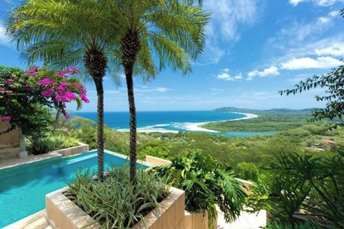 Colina del Mar, Elegant 6-bed home, infinity pool, spectacular views, gated hilltop home overlooking Tamarindo bay