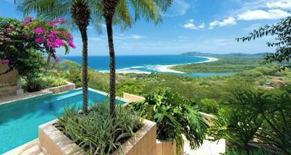 Colina del Mar, Elegant 6-bed home, infinity pool, spectacular views, gated hilltop home overlooking Tamarindo bay