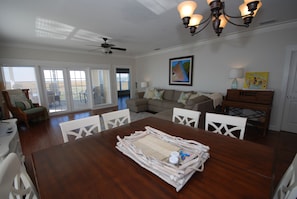 Smart TV - Gulf Breeze Condo #201- Private Boat Ramp! WiFi! Docks to be completed May 2026! (Steinhatchee)