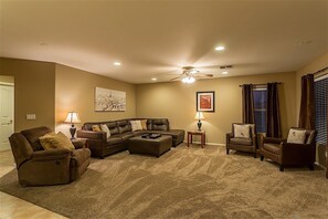 Televisión y chimenea 