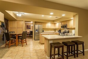 Unclassified image, 2 of 25, button