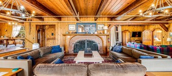 Dog-Friendly Home with Sea Views on Little Beach and Half-Mile to the Ocean