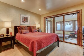 6 bedrooms, iron/ironing board, WiFi, bed sheets